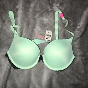 NEVER WORN VICTORIA’S SECRET Bra